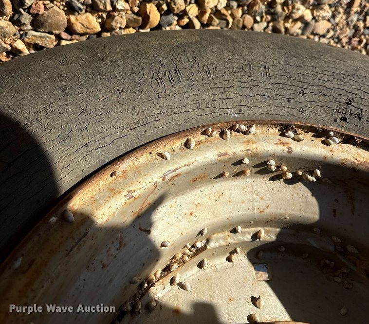 image for item DY0875 1984 Massey Ferguson 240 tractor