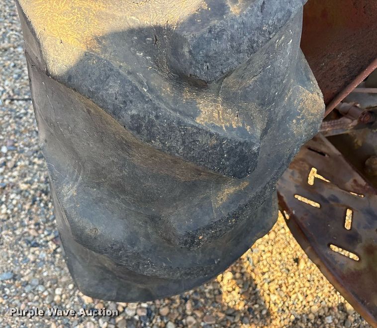 image for item DY0875 1984 Massey Ferguson 240 tractor