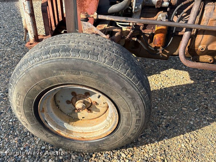 image for item DY0875 1984 Massey Ferguson 240 tractor