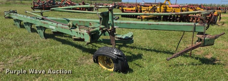 image for item DZ6099 John Deere 2450 plow