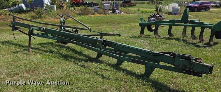 image for item DZ6099 John Deere 2450 plow