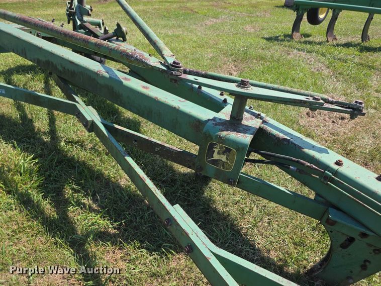 image for item DZ6099 John Deere 2450 plow