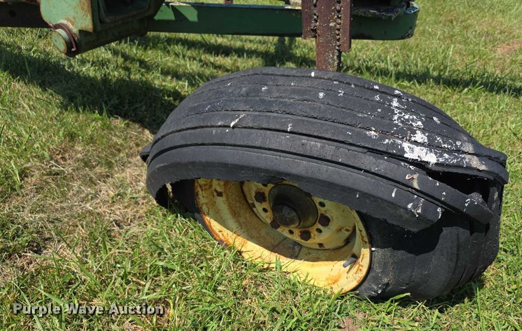 image for item DZ6099 John Deere 2450 plow