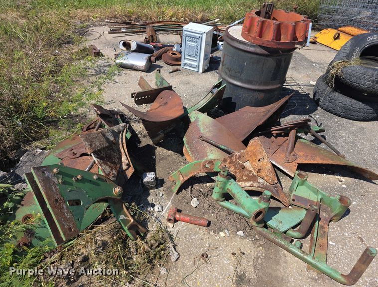 image for item DZ6099 John Deere 2450 plow