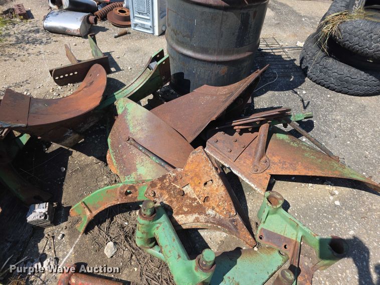 image for item DZ6099 John Deere 2450 plow