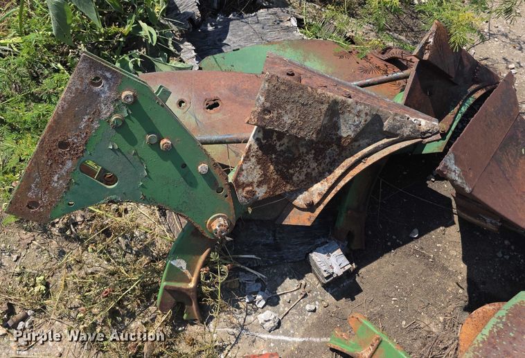 image for item DZ6099 John Deere 2450 plow