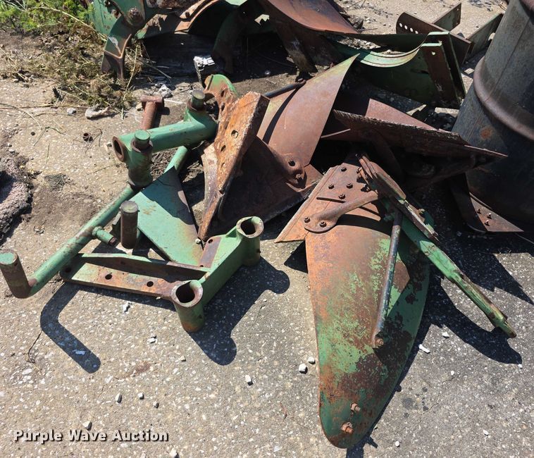 image for item DZ6099 John Deere 2450 plow