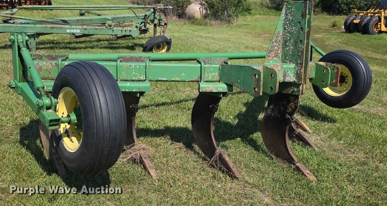 image for item DZ6104 John Deere ripper
