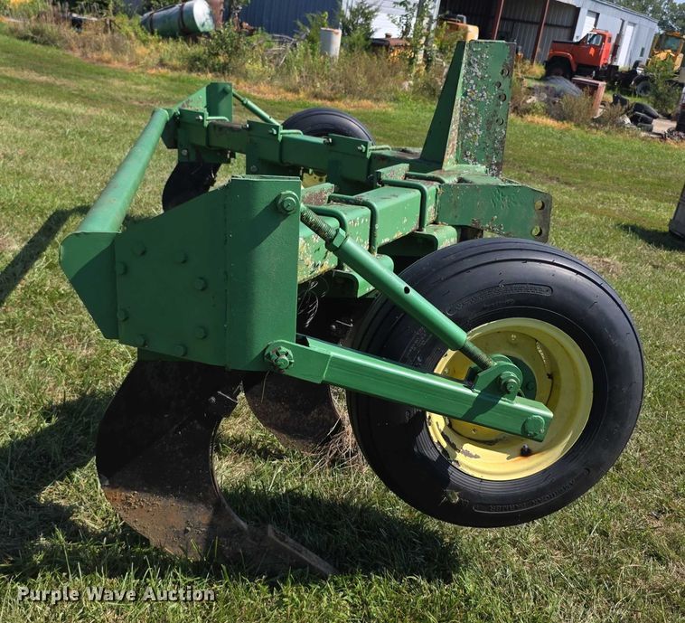 image for item DZ6104 John Deere ripper