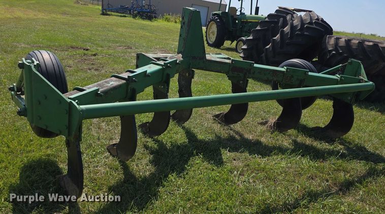 image for item DZ6104 John Deere ripper