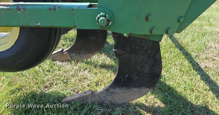 image for item DZ6104 John Deere ripper