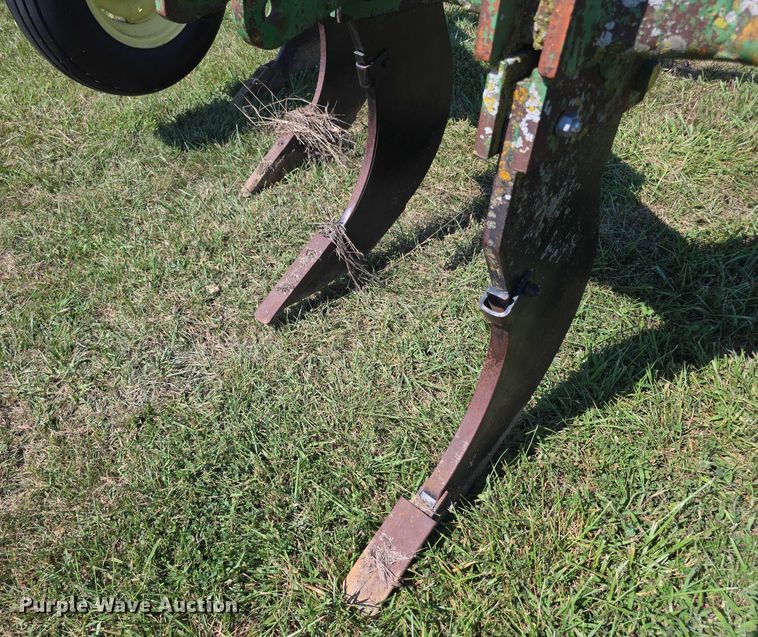 image for item DZ6104 John Deere ripper