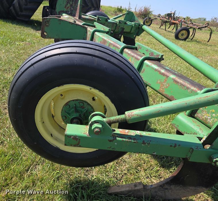 image for item DZ6104 John Deere ripper