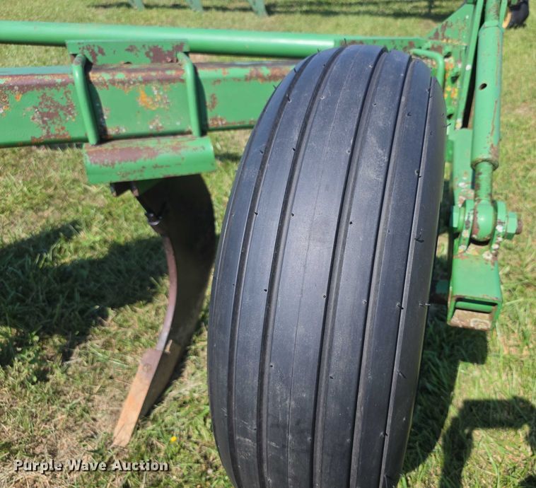 image for item DZ6104 John Deere ripper