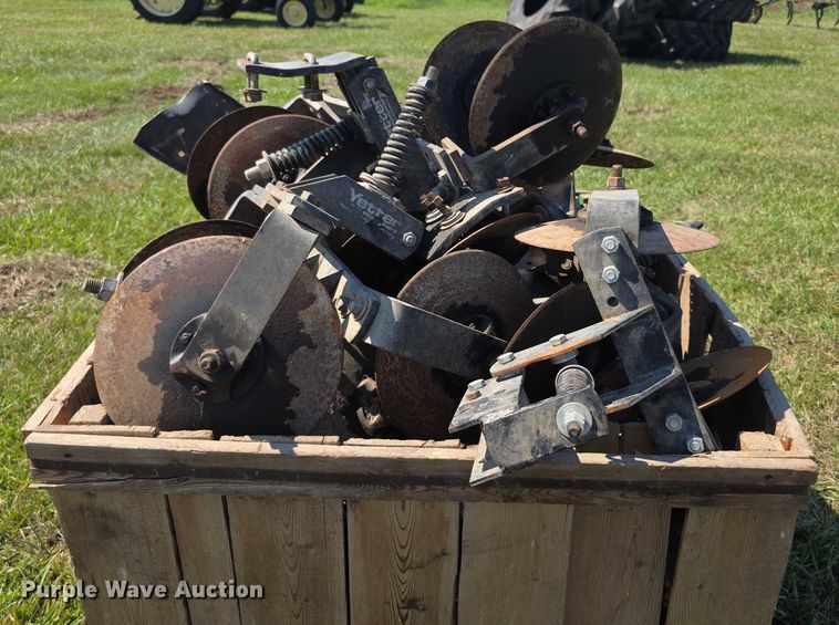 image for item DZ6106 Yetter disc closer units