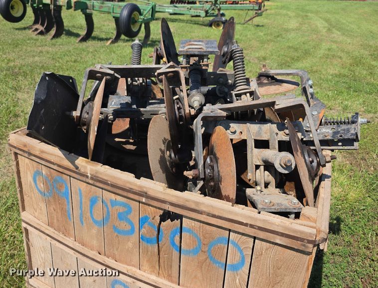 image for item DZ6106 Yetter disc closer units