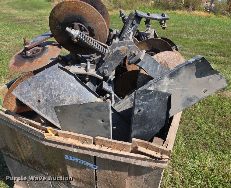 image for item DZ6106 Yetter disc closer units