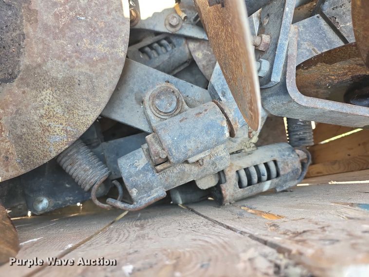 image for item DZ6106 Yetter disc closer units