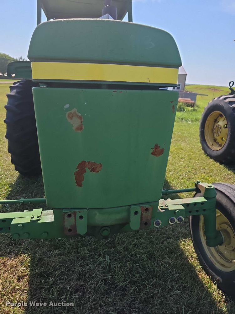 image for item DZ6107 1976 John Deere 4030W tractor