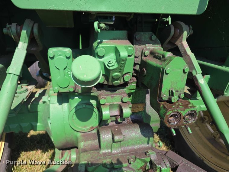 image for item DZ6107 1976 John Deere 4030W tractor