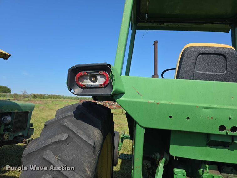 image for item DZ6107 1976 John Deere 4030W tractor