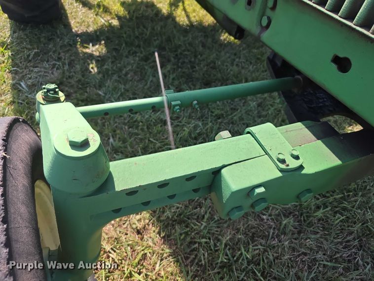 image for item DZ6107 1976 John Deere 4030W tractor