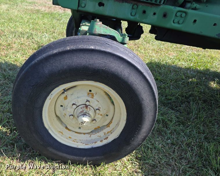 image for item DZ6107 1976 John Deere 4030W tractor