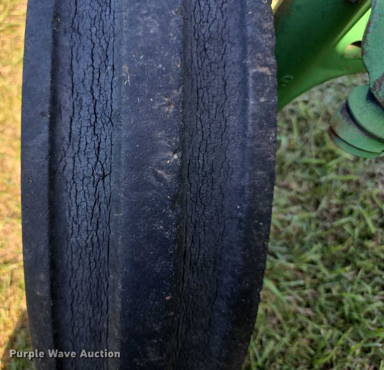 image for item DZ6107 1976 John Deere 4030W tractor