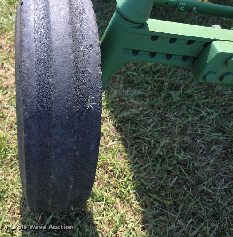 image for item DZ6107 1976 John Deere 4030W tractor