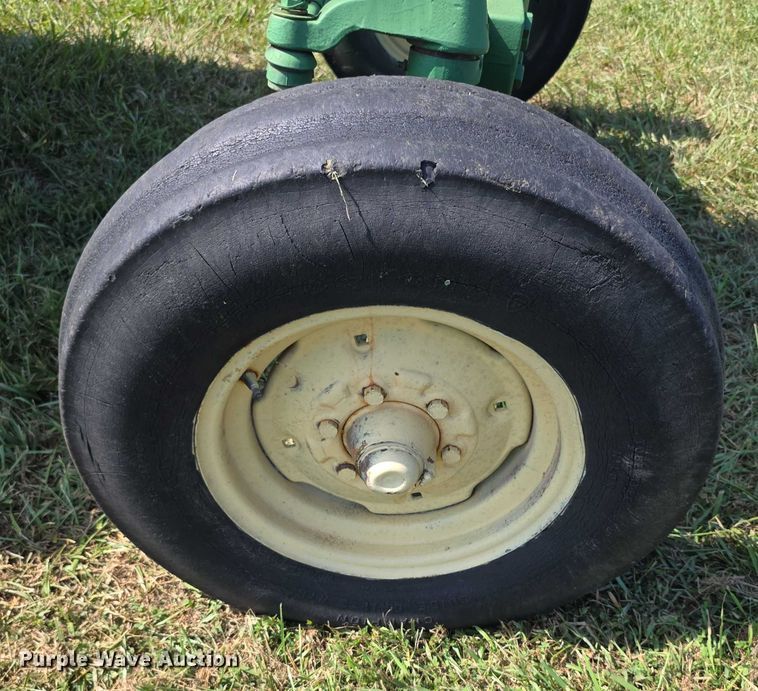 image for item DZ6107 1976 John Deere 4030W tractor