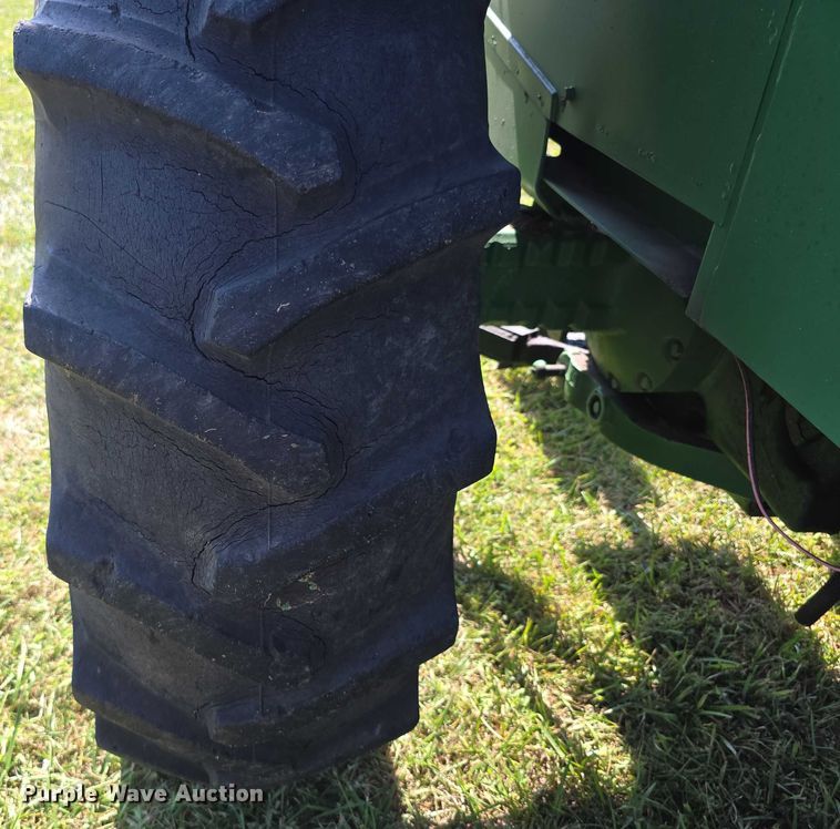 image for item DZ6107 1976 John Deere 4030W tractor