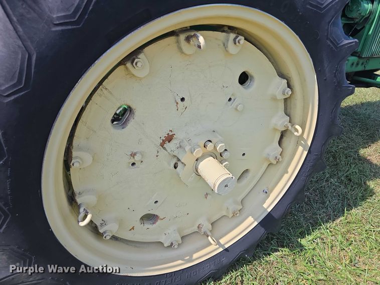 image for item DZ6107 1976 John Deere 4030W tractor