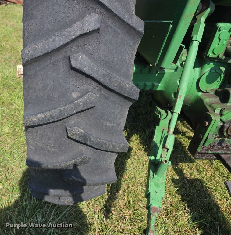 image for item DZ6107 1976 John Deere 4030W tractor