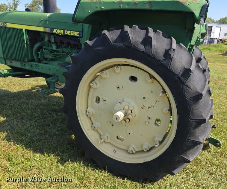 image for item DZ6107 1976 John Deere 4030W tractor