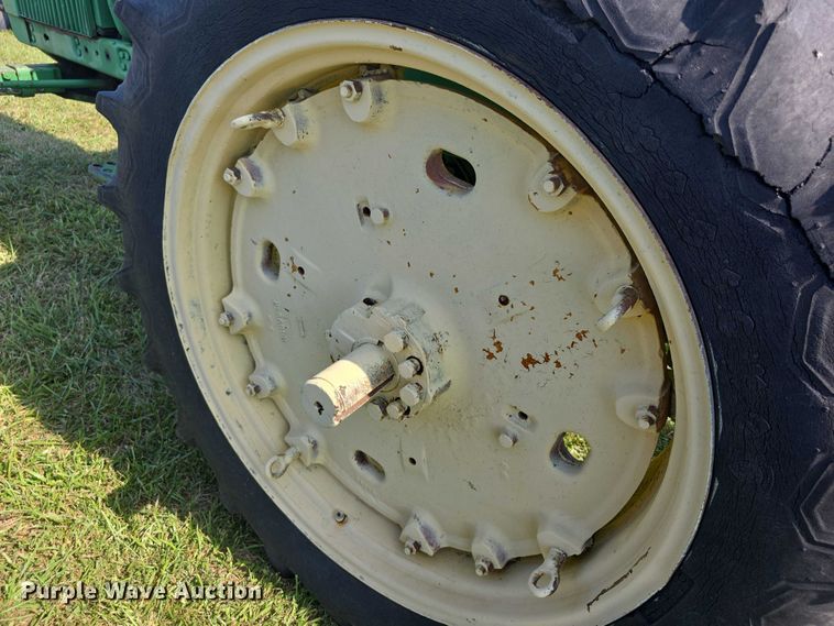 image for item DZ6107 1976 John Deere 4030W tractor