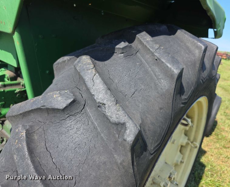 image for item DZ6107 1976 John Deere 4030W tractor