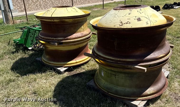 image for item DZ8864 John Deere combine dual wheel set