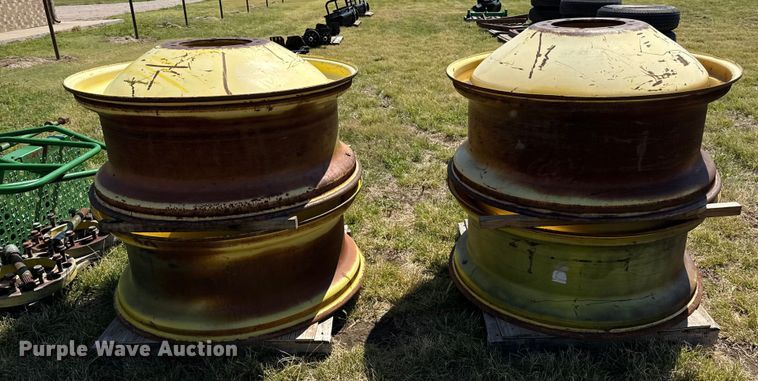 image for item DZ8864 John Deere combine dual wheel set