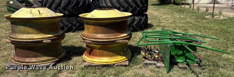 image for item DZ8864 John Deere combine dual wheel set