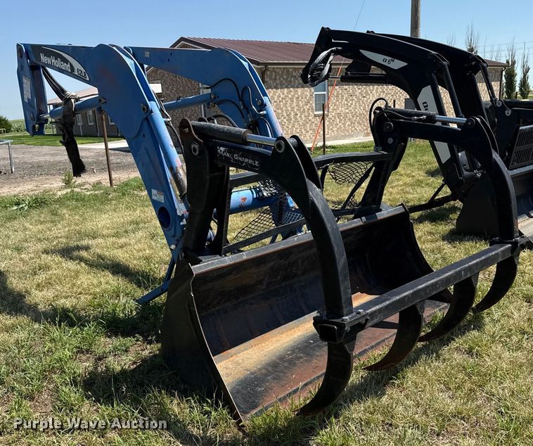 image for item DZ8868 2005 New Holland 62LB loader
