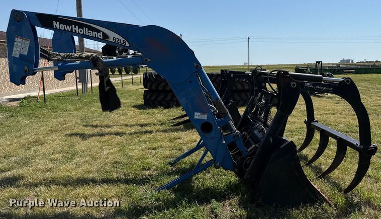 image for item DZ8868 2005 New Holland 62LB loader