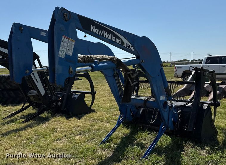 image for item DZ8868 2005 New Holland 62LB loader