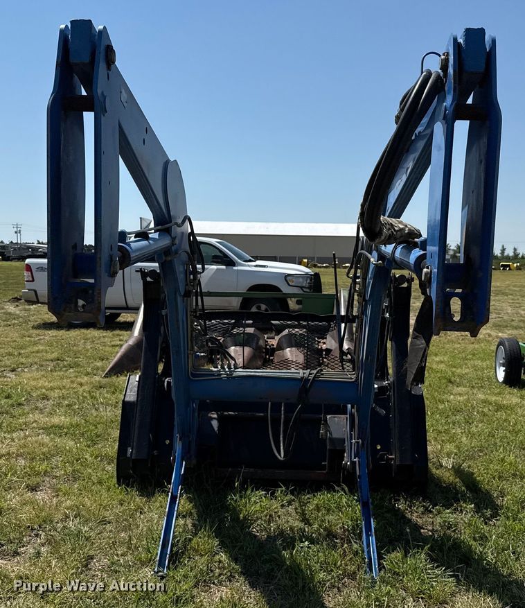 image for item DZ8868 2005 New Holland 62LB loader