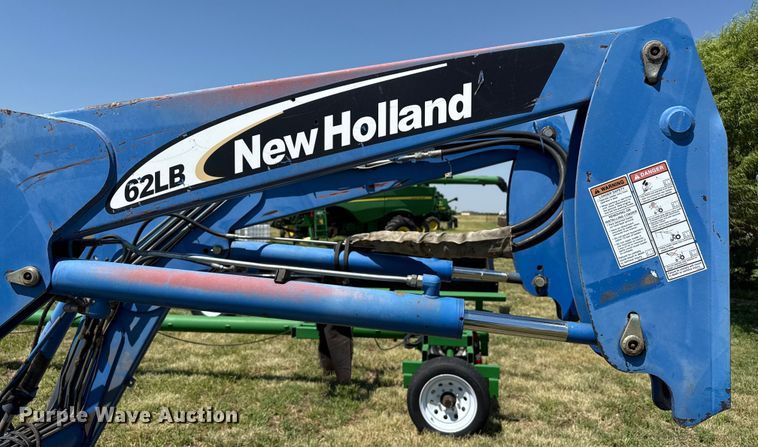 image for item DZ8868 2005 New Holland 62LB loader