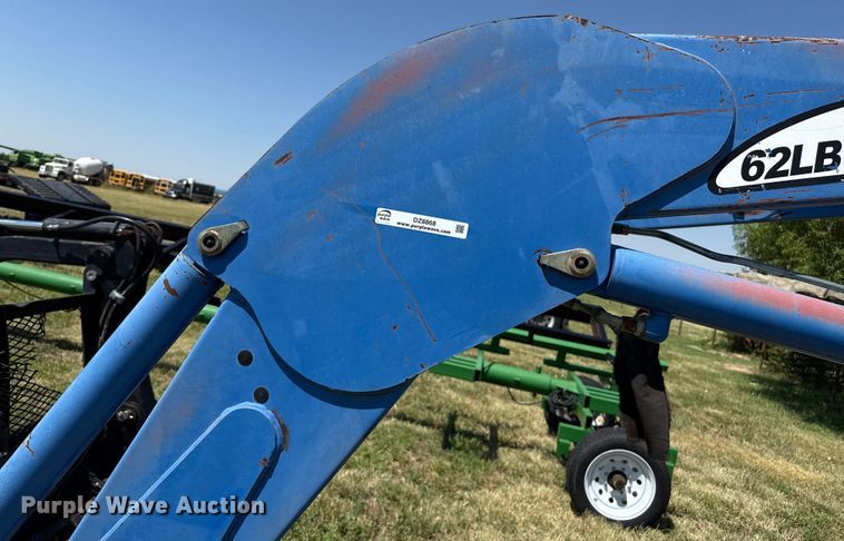 image for item DZ8868 2005 New Holland 62LB loader