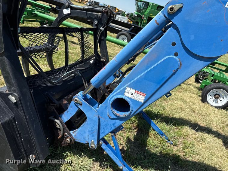 image for item DZ8868 2005 New Holland 62LB loader