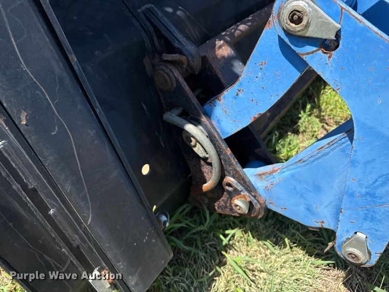 image for item DZ8868 2005 New Holland 62LB loader