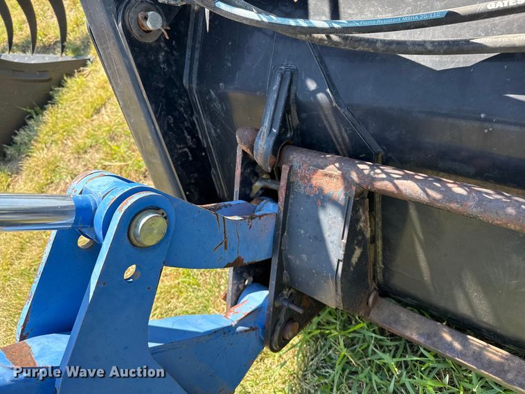 image for item DZ8868 2005 New Holland 62LB loader