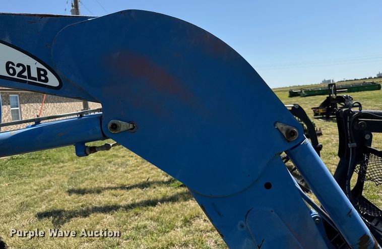 image for item DZ8868 2005 New Holland 62LB loader