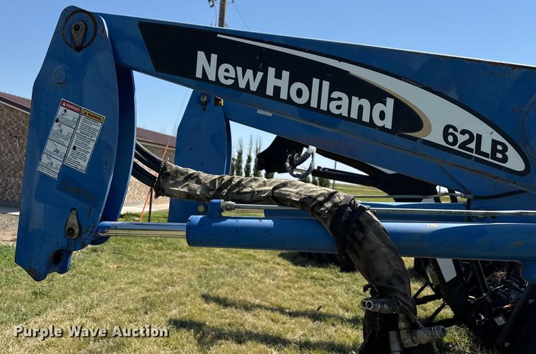image for item DZ8868 2005 New Holland 62LB loader